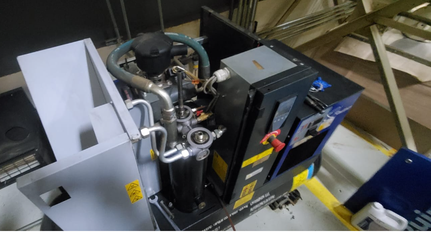 Cambiando filtros y aceite Compresor QGS Quincy Compressor